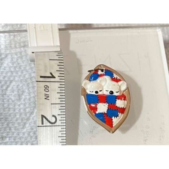 Vintage Ceramic Sleeping Bears Pendant Red Blue Blanket With FLAW - Picture 5 of 5